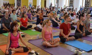 Празднование Первого Международного Дня Йоги