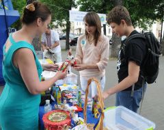 Благодійний ярмарок на підтримку української армії 