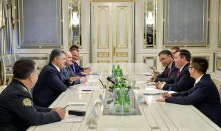 Petr Poroshenko and Jason Kenney