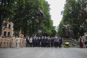 Участники возложения цветов