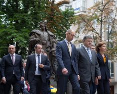 Участники возложения цветов