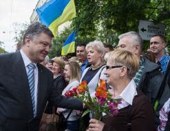 Петр Порошенко беседует с киевлянами