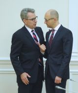 Arseniy Yatsenyuk during his meeting with US senators