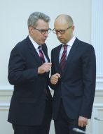 Arseniy Yatsenyuk during his meeting with US senators