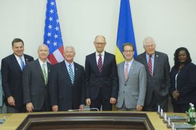 Arseniy Yatsenyuk during his meeting with US senators