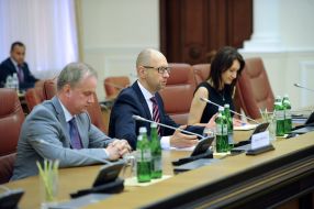 Arseniy Yatsenyuk during his meeting with US senators