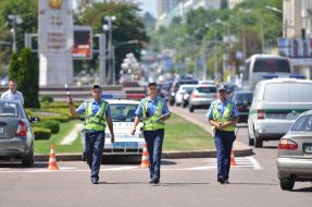 The employee of State Automobile Inspection