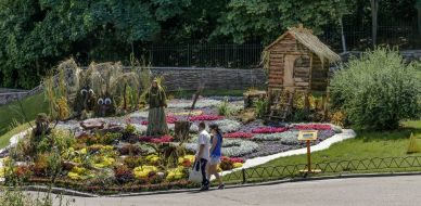 Sculpture made by natural materials