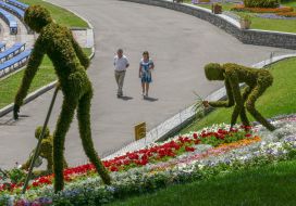 Sculpture made by natural materials
