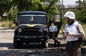 Military and representatives of the OSCE in Shyrokyno