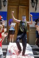 Театрализованная акция "Артистов-рашистив - за поребрик"