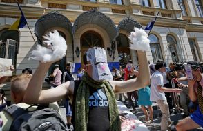 Театрализованная акция "Артистов-рашистив - за поребрик"