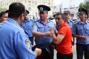 Потасовка во время протеста возле Харьковского горсовета