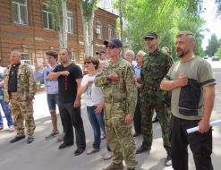 Пікет біля будівлі райвідділу міліції в Маріуполі