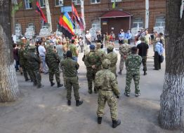 Пікет біля будівлі райвідділу міліції в Маріуполі