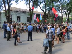 Пікет біля будівлі райвідділу міліції в Маріуполі