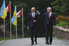 Arseniy Yatsenyuk and Stephen Harper