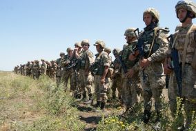 Військовослужбовці