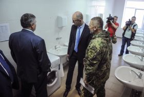 Арсеній Яценюк відвідав місце дислокації спецполку МВС "Дніпро-1"