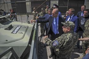 Арсеній Яценюк відвідав місце дислокації спецполку МВС "Дніпро-1"