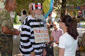 Чоловік у тюремній робі