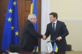 Arseniy Yatsenyuk and Laszlo Baranyay 