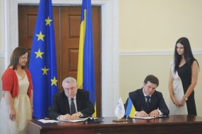 Arseniy Yatsenyuk and Laszlo Baranyay 