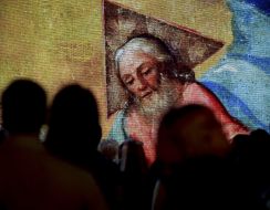 Three-dimensional image on the multimedia screen