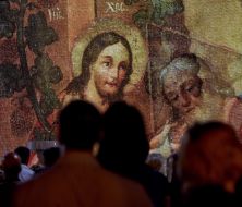 Three-dimensional image on the multimedia screen