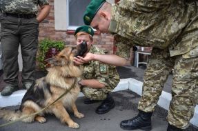 Кинологи с собакой