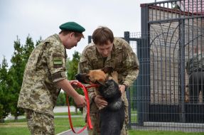 Кинологи с собакой