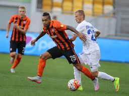 Playing moment of match