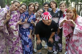 Hitoshi Nakamura is photographed with the girls in kimono