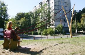 Giant slingshot - a new art object in Kiev
