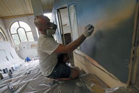 Aleksandr Korban paints the cable car