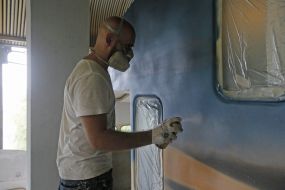 Aleksandr Korban paints the cable car