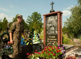 Monument to lieutenant Ivan Gutnikov-Zaluzhny