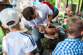 Master-class on making pottery