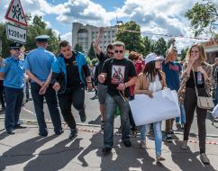 Participants in the rally against the regional authorities
