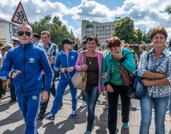 Participants in the rally against the regional authorities