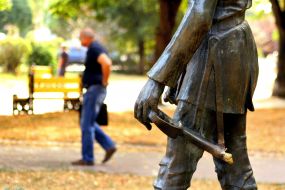 Broken sword on the monument