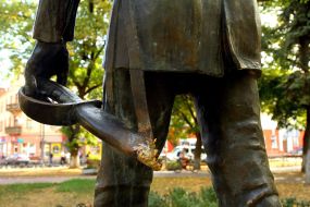 Broken sword on the monument