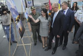 Arseniy Yatsenyuk and Viktor Nazarenko