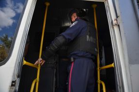 Співробітники міліції біля метро