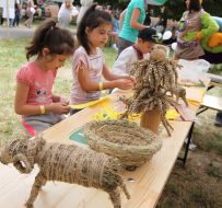 Workshop on weaving straw