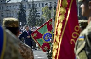Poroshenko presents battle flag