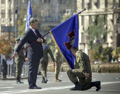 Poroshenko presents battle flag
