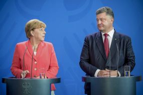 Angela Merkel and Petr Poroshenko