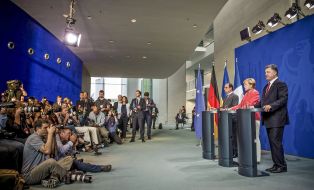 Francois Hollande, Angela Merkel and Petr Poroshenko