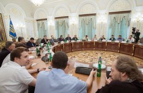 Poroshenko meeting with public representatives
